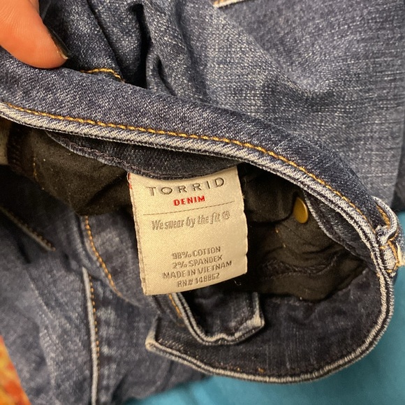 Torrid Size 18 Relaxed Boot Cut Jeans - Picture 4 of 4